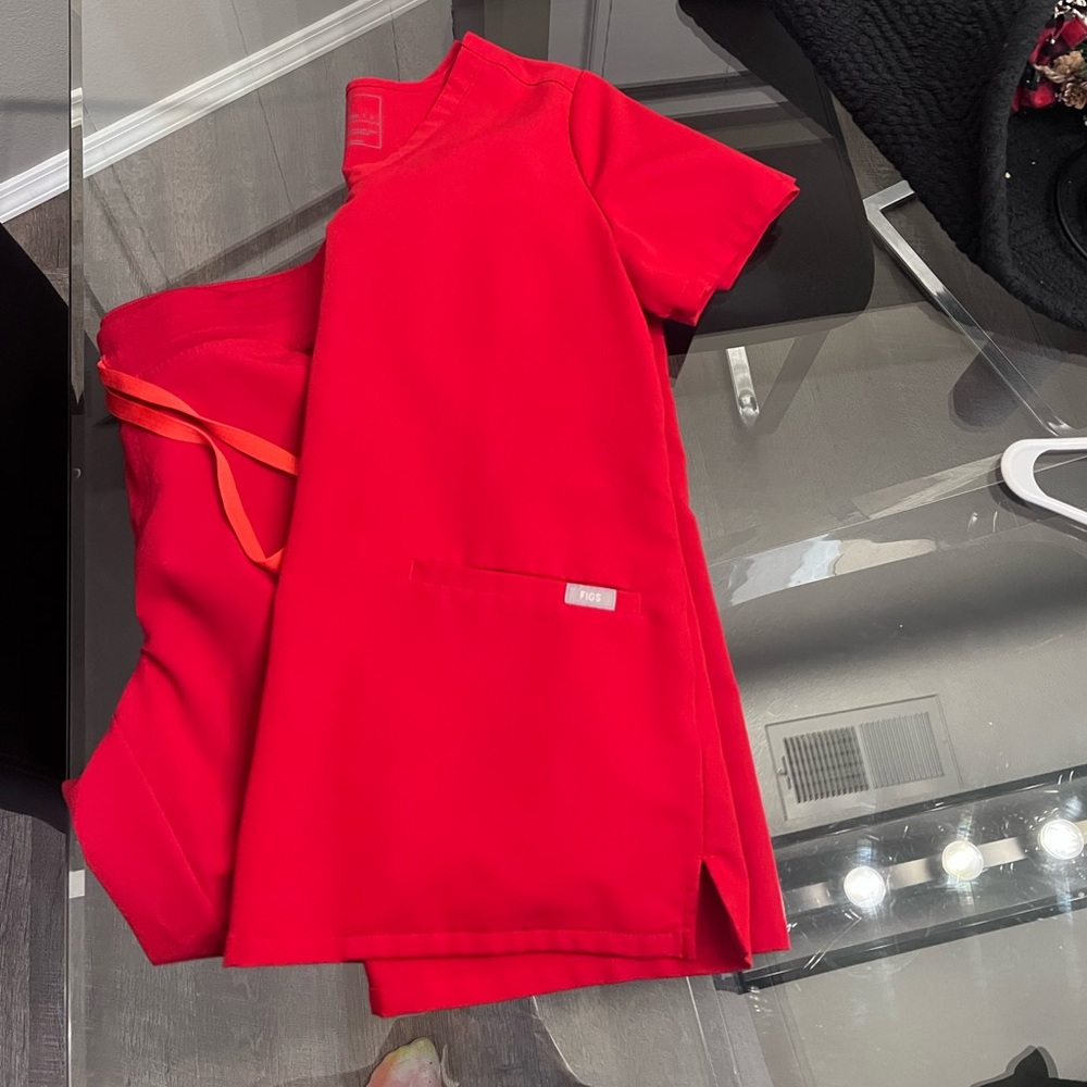 Winning Red Fig Scrub top